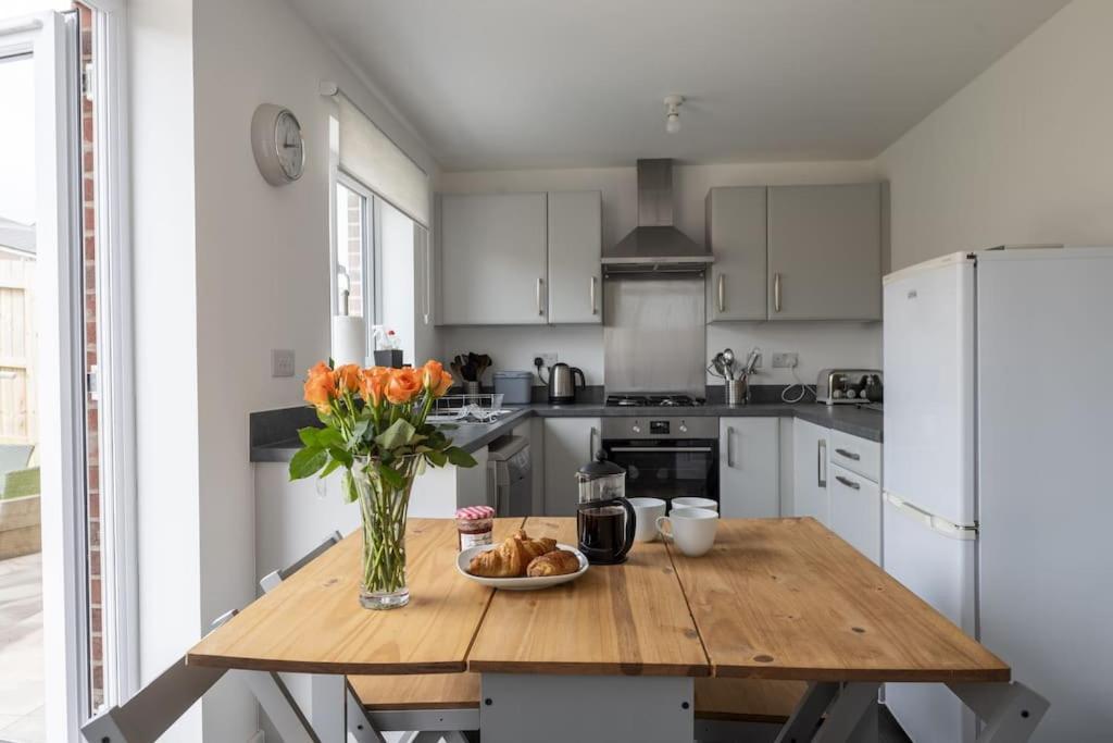 Cosy 3 Bed Near Beaches, Cardiff & Brecon Beacons Coity Esterno foto